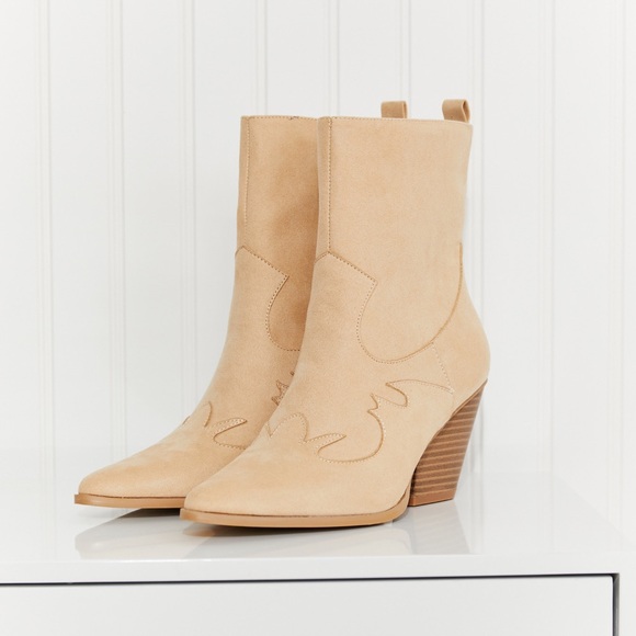 Qupid Down in Dallas Embroidered Cowboy Booties Brand New in Box size 10 - Picture 1 of 6